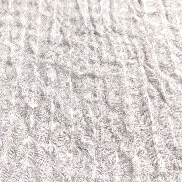 NWOT Collection Eighteen Silvery Grey Lightweight Infinity Scarf - Picture 6 of 10